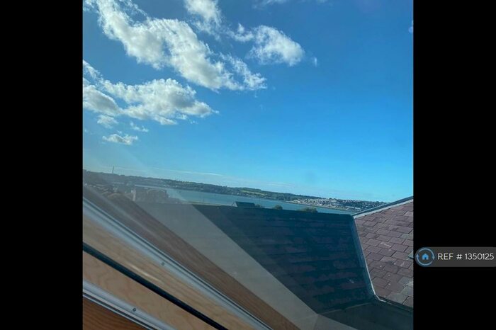 3 Bedroom Flat To Rent In Dimond Street, Pembroke Dock, SA72