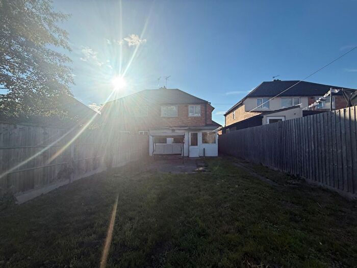 3 Bedroom Semi-Detached House To Rent In Stonehill Avenue, LE4