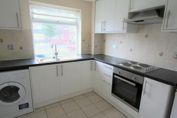 1 Bedroom Flat To Rent In Manor Road, Banbury, OX16
