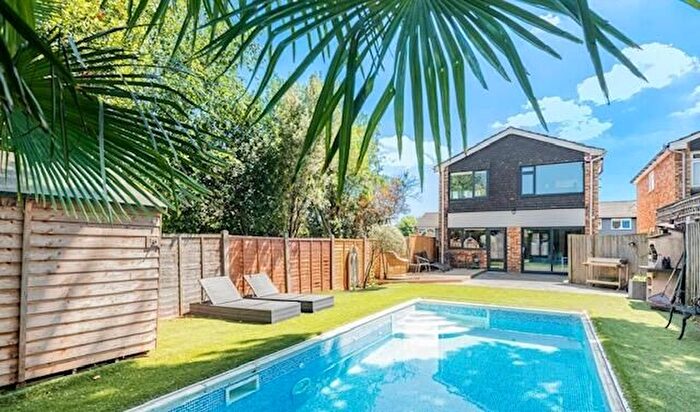 4 Bedroom Detached House For Sale In Robson Close, Enfield, EN2