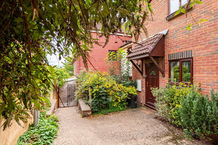 3 Bedroom Town House For Sale In Peacock Mews, Maidstone, ME16