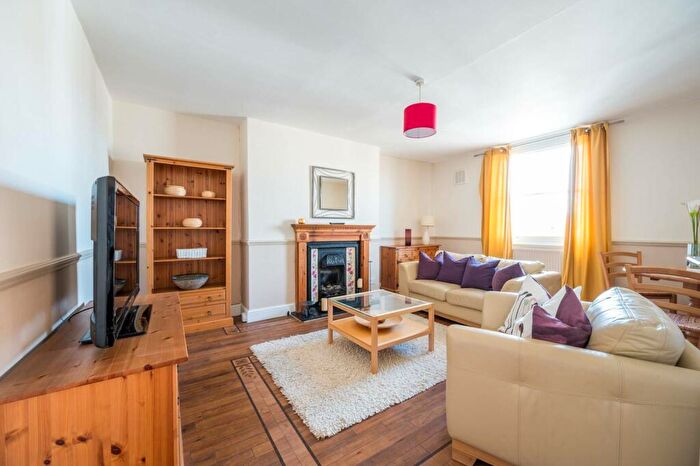 1 Bedroom Flat To Rent In Penn Road, Hillmarton Conservation Area, London, N7