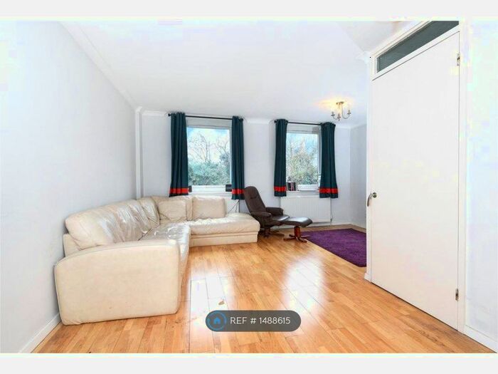 4 Bedroom End Of Terrace House To Rent In Langley Meadow, Loughton, IG10