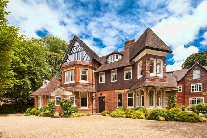 2 Bedroom Apartment To Rent In Court Gardens, Goring On Thames, RG8