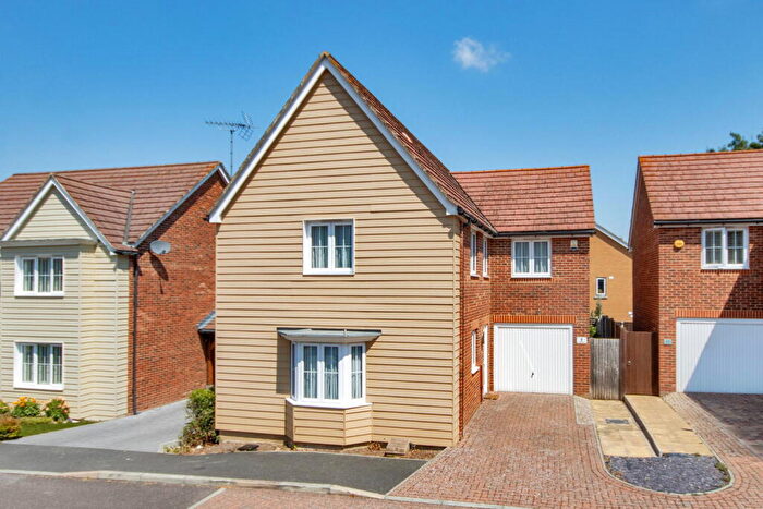 4 Bedroom Detached House For Sale In Bradbrook Drive, Longfield, DA3