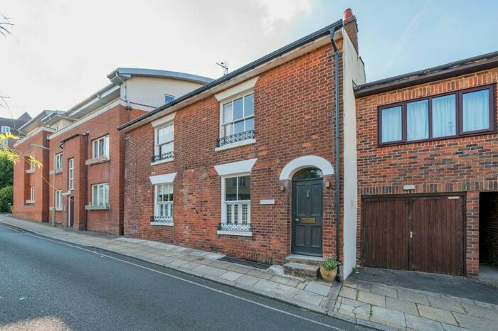 3 Bedroom Cottage To Rent In Cross Street, Winchester, SO23