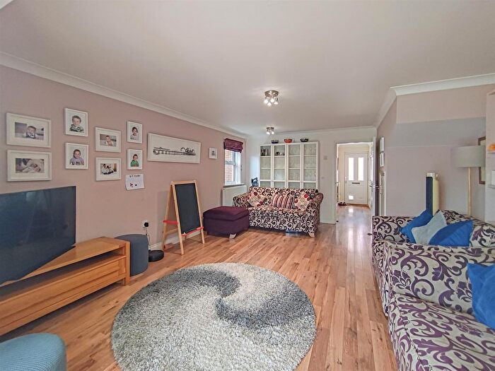 4 Bedroom Detached House For Sale In St. Mary's Close, Seaford, BN25