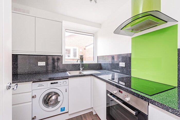 Flat To Rent In Newcourt Street, St John's Wood, London, NW8