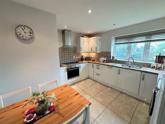 2 Bedroom Apartment To Rent In Bath Road, Thatcham, RG18