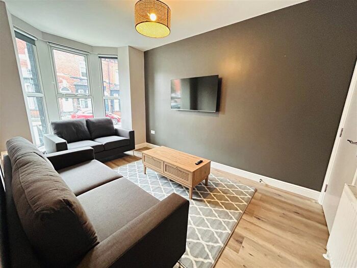 6 Bedroom Terraced House To Rent In Hessle View, Hyde Park, Leeds, West Yorkshire, LS6