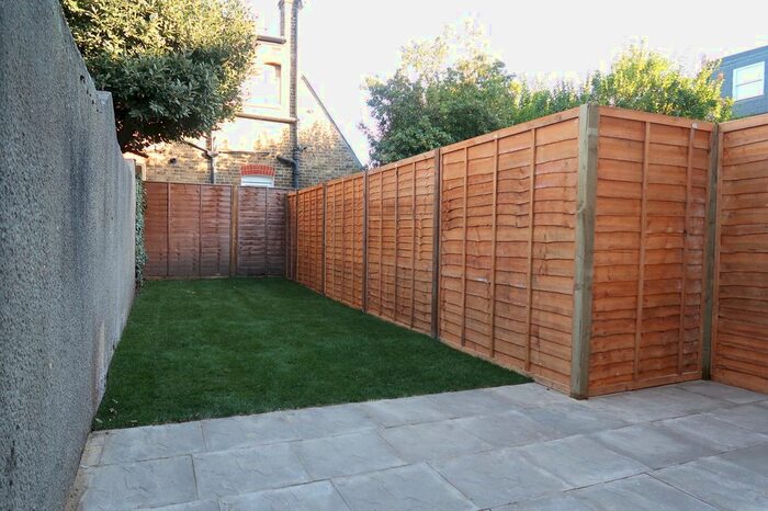 2 Bedroom Flat To Rent In Merton Road, London SW18