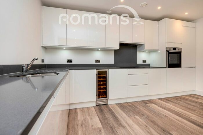2 Bedroom Flat To Rent In Lyon Way, Frimley, Camberley, GU16