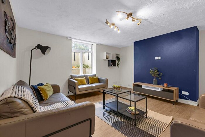 6 Bedroom Flat To Rent In Vinery Road, Leeds, LS4