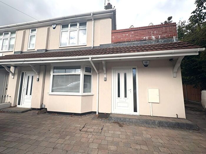 2 Bedroom Apartment To Rent In Grayswood Avenue, Coventry, CV5