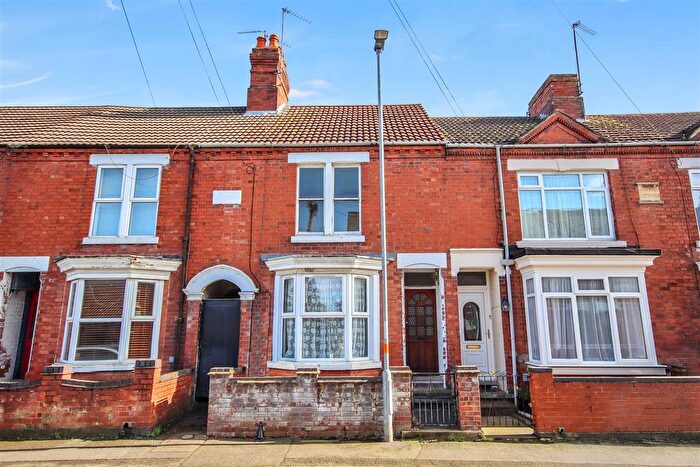 2 Bedroom Terraced House For Sale In Park Road, Rushden, NN10