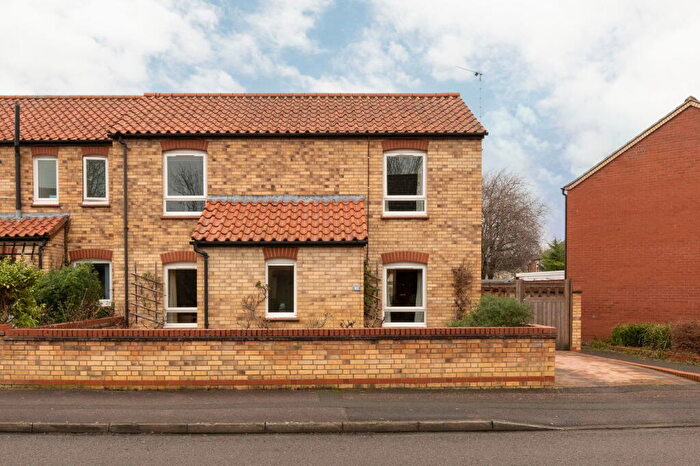 3 Bedroom Semi Detached House For Sale In Thorpe Way, Cambridge, CB5