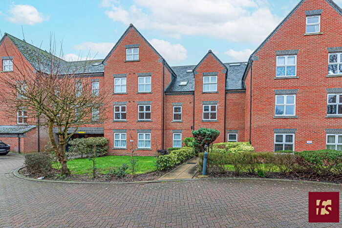 2 Bedroom Apartment For Sale In Heath Hill Road South, Crowthorne, Berkshire, RG45