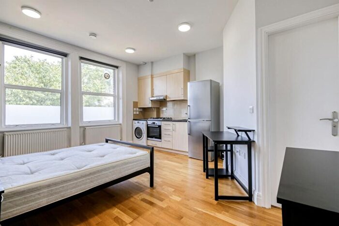 Studio To Rent In Uxbridge Road, Acton, London, W3