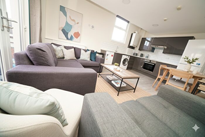 4 Bedroom Apartment To Rent In Broomhall Street, Sheffield, S3