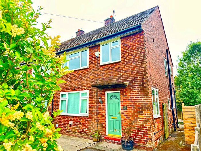 3 Bedroom Semi-Detached House For Sale In Cherry Tree Close, Stockport, Stockport, SK6