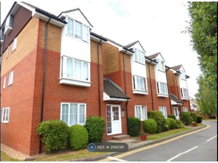 1 Bedroom Flat To Rent In Holm Oak Park, Watford, WD18