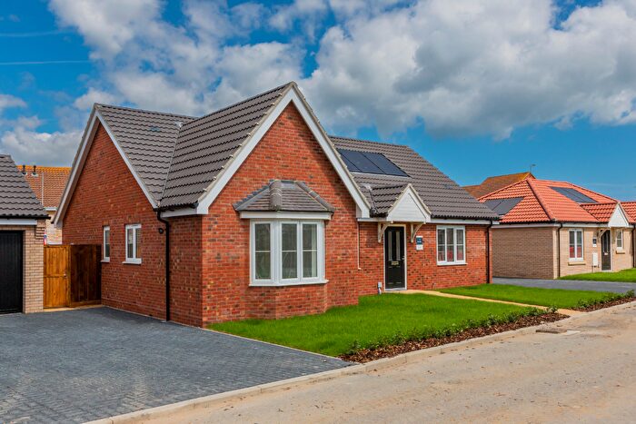 3 Bedroom Detached Bungalow For Sale In Lowestoft Road, Hopton, Great Yarmouth, NR31