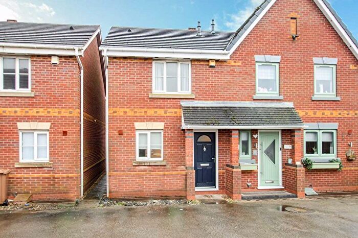 2 Bedroom Property To Rent In Barnetts Lane, Brownhills, Walsall, WS8
