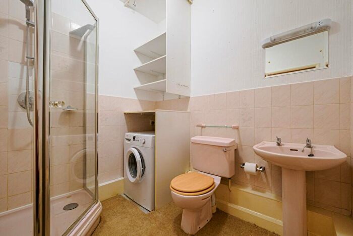 2 Bedroom Apartment For Sale In The Durlocks, Folkestone, CT19