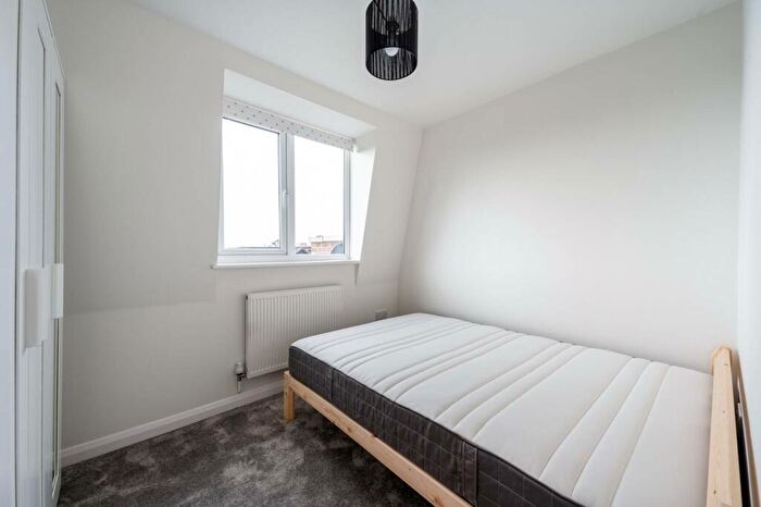 1 Bedroom Flat To Rent In Galsworthy Road, Kingston, Kingston Upon Thames, KT2