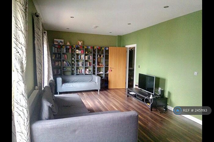 3 Bedroom Flat To Rent In Bournebrook Grove, Romford, RM7