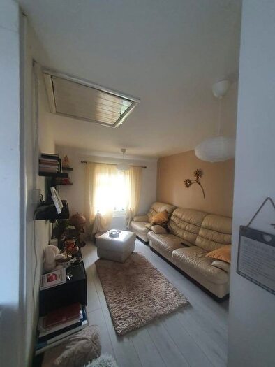 2 Bedroom Flat To Rent In Shannon Close, Heathrow, London, UB2