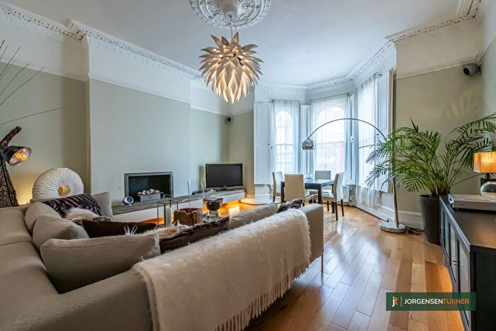 2 Bedroom Flat To Rent In Uxbridge Road, Shepherds Bush, W12