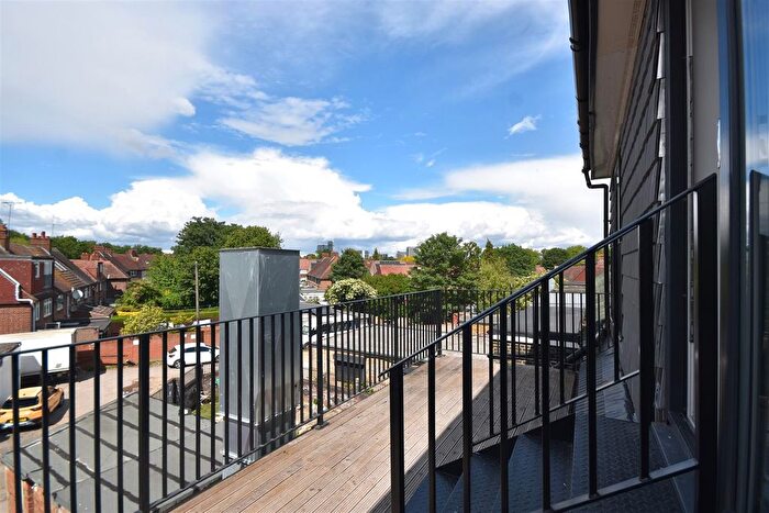 1 Bedroom Flat To Rent In London Road, Isleworth, TW7