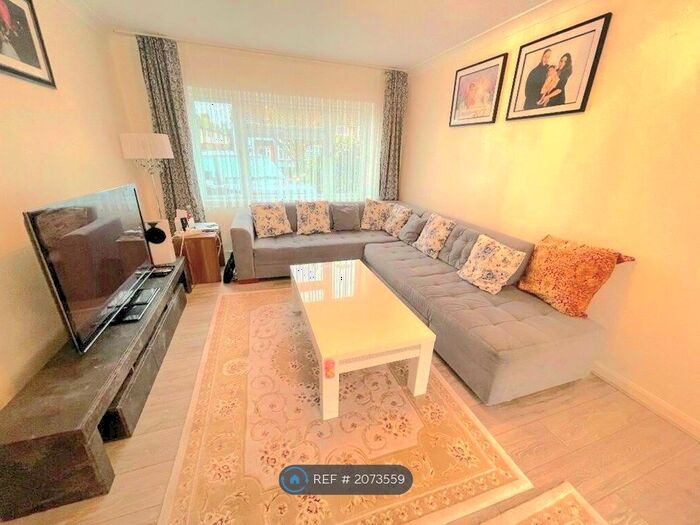 3 Bedroom Terraced House To Rent In White Hart Lane, London, RM7