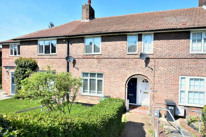 2 Bedroom House To Rent In Downham Way, Bromley, BR1