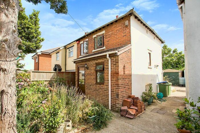 3 Bedroom Semi-Detached House To Rent In Westbrook Road, Fareham, Hampshire, PO16