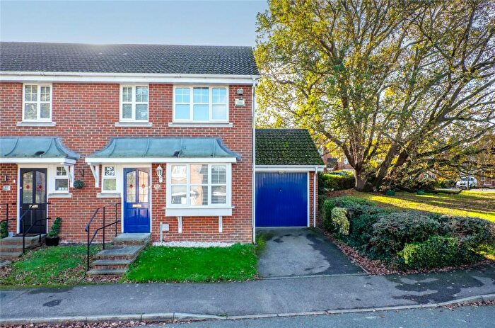 3 Bedroom Semi Detached House For Sale In Leigh Road, Wainscott, Rochester, Kent, ME3