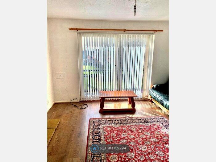 2 Bedroom Flat To Rent In Hurn Court, Hounslow, TW4