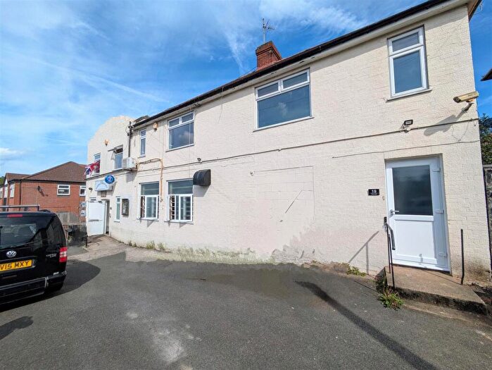 3 Bedroom Flat To Rent In Cedar Road, Strood, Rochester, ME2