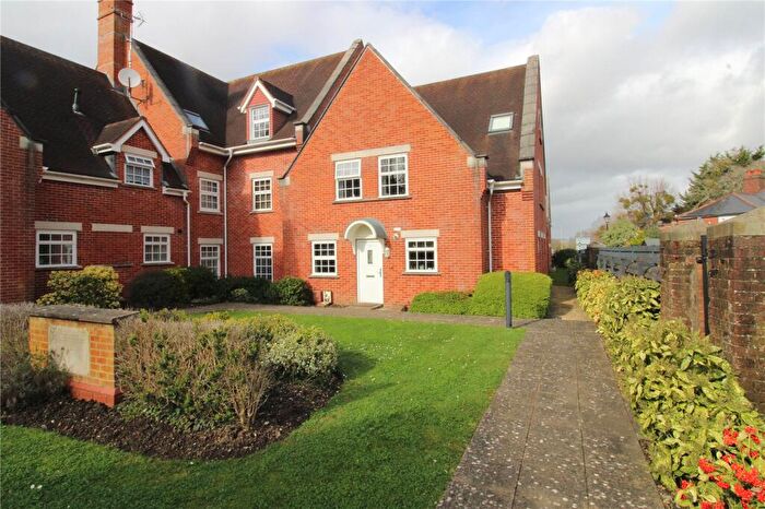 2 Bedroom Apartment For Sale In Old School Court, Fareham, Hampshire, PO16