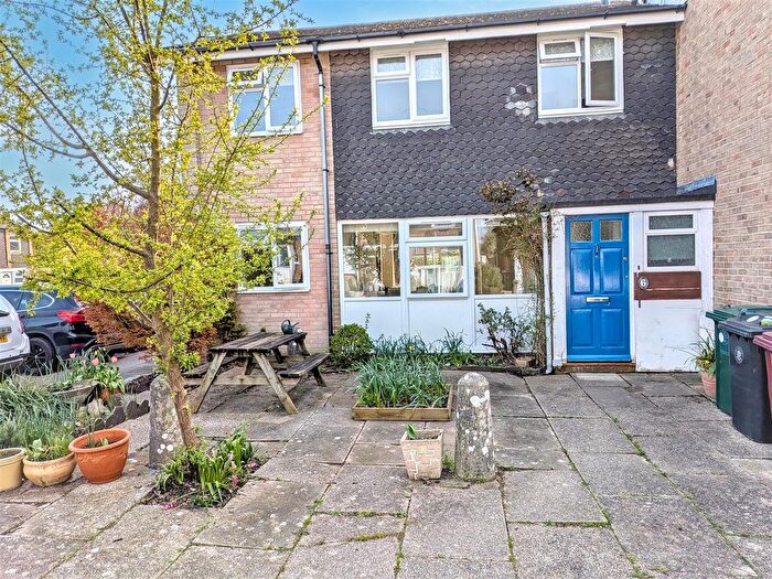 5 Bedroom End Of Terrace House For Sale In Grove Park, Chichester, PO19