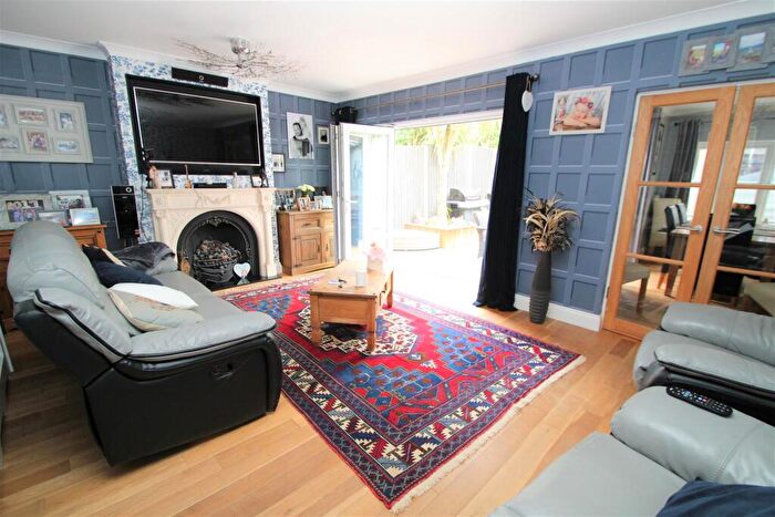 4 Bedroom Detached House For Sale In Hambro Avenue, Rayleigh, SS6