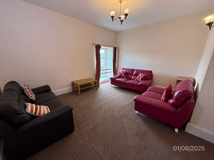 3 Bedroom Flat To Rent In Bon Accord Street, Top Floor Right, Aberdeen, AB11