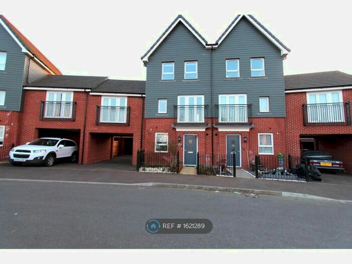4 Bedroom Semi-Detached House To Rent In Cranmore Circle, Broughton, Milton Keynes, MK10
