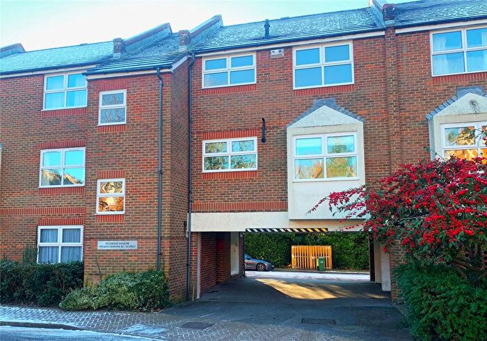 2 Bedroom Flat For Sale In East Grinstead, West Sussex, RH19