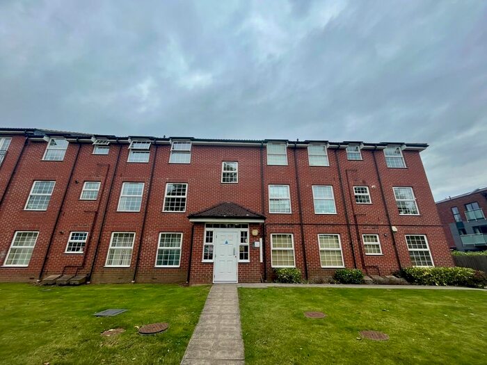 2 Bedroom Flat To Rent In Bridge Court, Welwyn Garden City, AL7