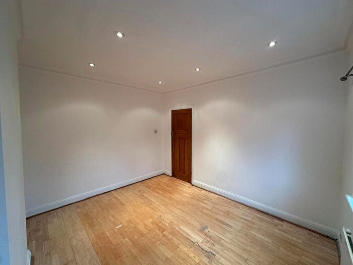 5 Bedroom House To Rent In Lakehall Gardens, CR7