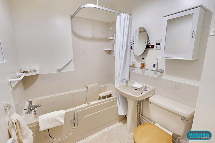 1 Bedroom Flat For Sale In Polebarn Road, Trowbridge, BA14