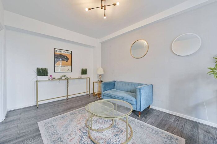 1 Bedroom Flat For Sale In Westbourne Court, Paddington, London, W2