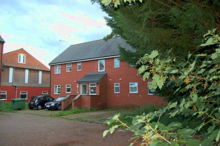 2 Bedroom Flat To Rent In Masons Court, Stansted Mountfitchet, CM24